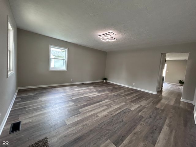 960 S St Clair Street, Martinsville, IN 46151