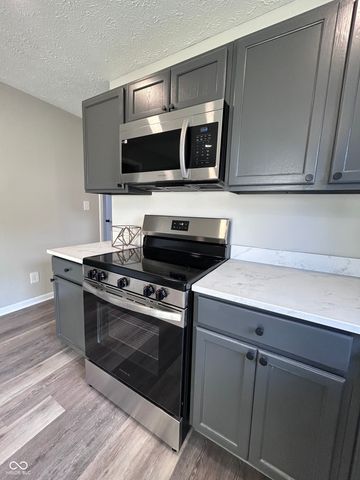 960 S St Clair Street, Martinsville, IN 46151