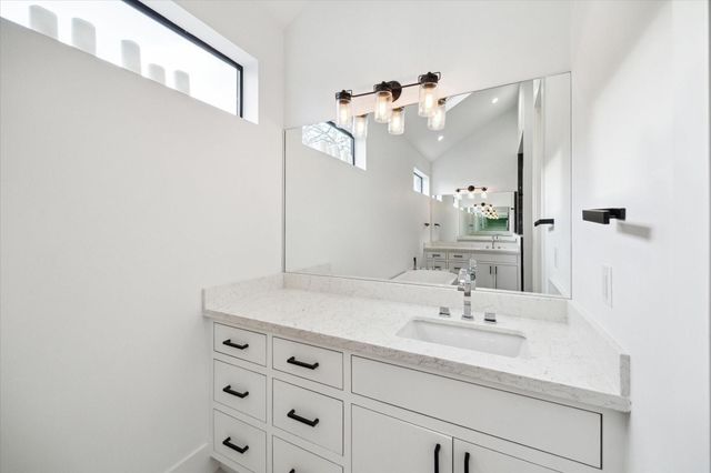 823 Aurora Street, Houston, TX 77009
