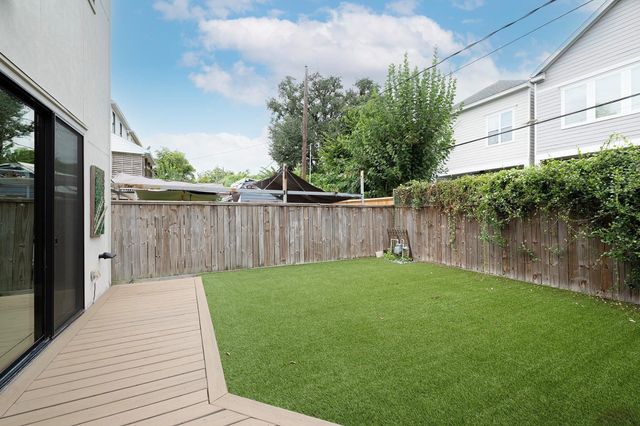 823 Aurora Street, Houston, TX 77009
