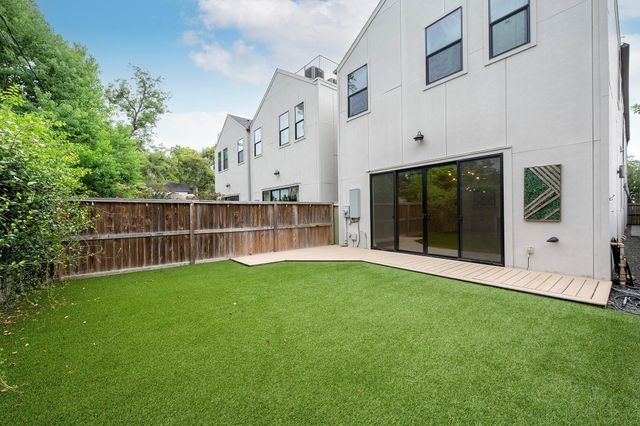 823 Aurora Street, Houston, TX 77009