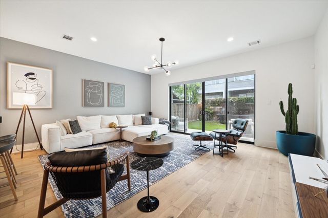 823 Aurora Street, Houston, TX 77009