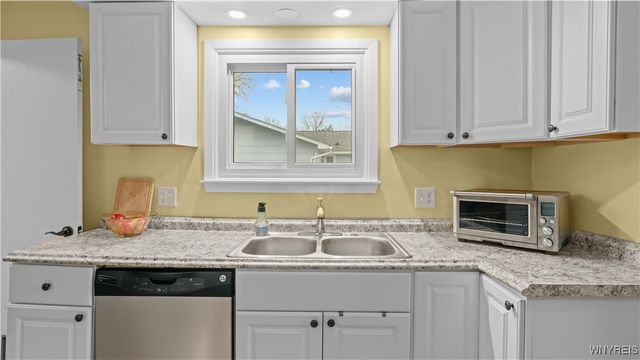 59 Ayrault Drive, Amherst, NY 14228