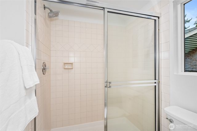 24221 SE 38th Place, Sammamish, WA 98029