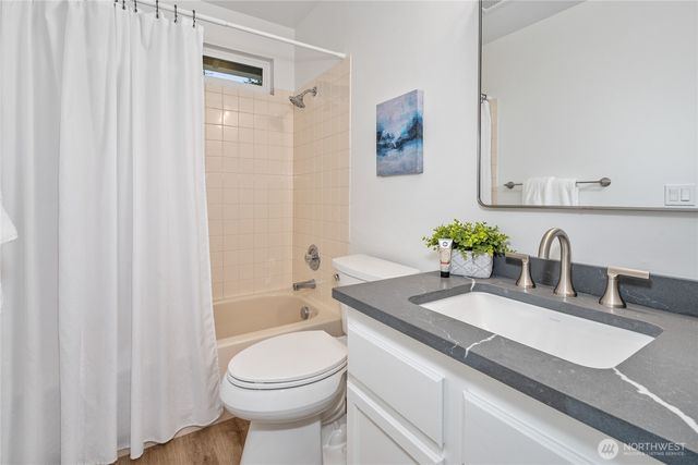 24221 SE 38th Place, Sammamish, WA 98029