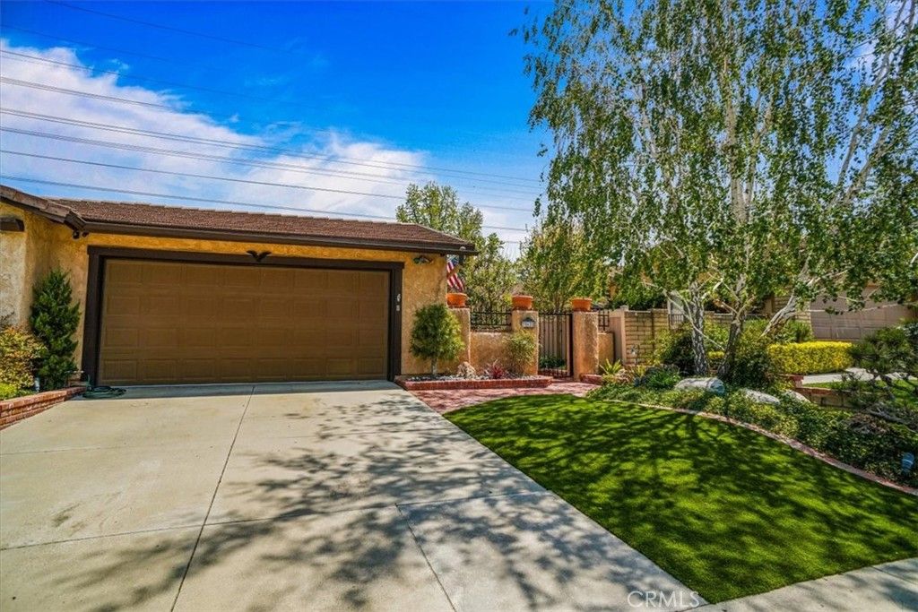 25628 Alicante, Valencia, CA 91355 — exterior