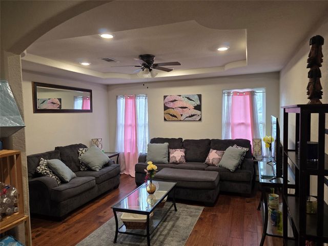 503 Mariposa ST, Taylor, TX 76574