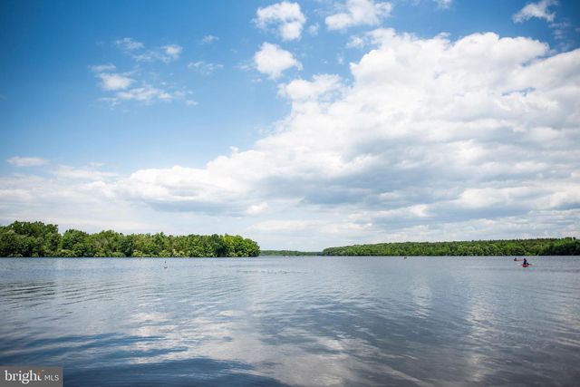 1 OAKWOOD LN, Sellersville, PA 18960