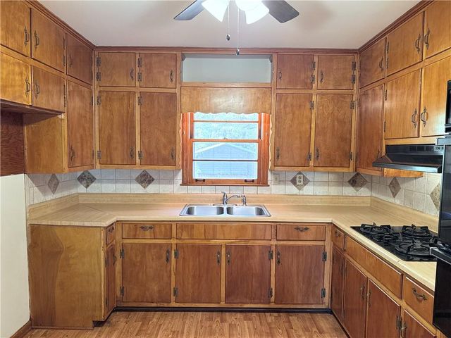 1226 Hickory SW Drive, Lilburn, GA 30047