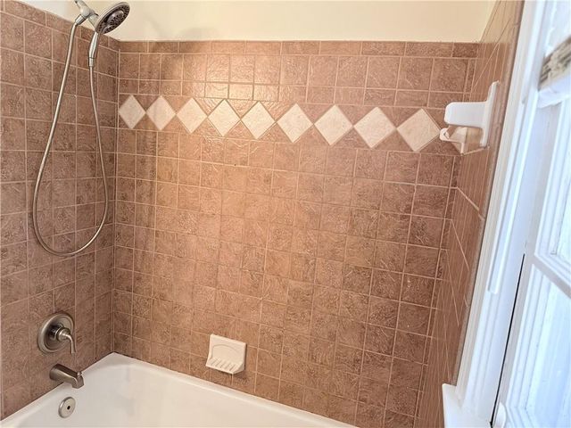 1226 Hickory SW Drive, Lilburn, GA 30047