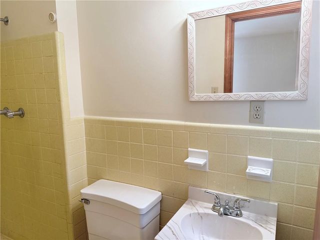 1226 Hickory SW Drive, Lilburn, GA 30047