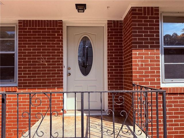 1226 Hickory SW Drive, Lilburn, GA 30047