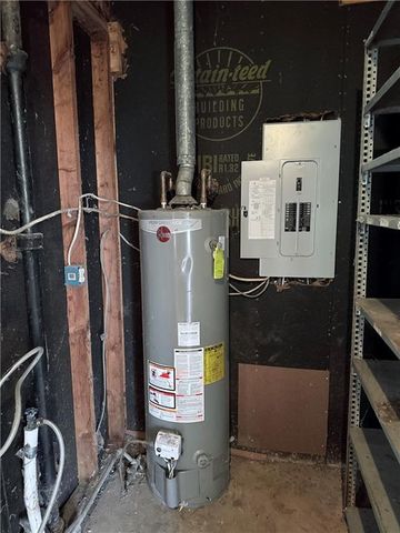 1226 Hickory SW Drive, Lilburn, GA 30047