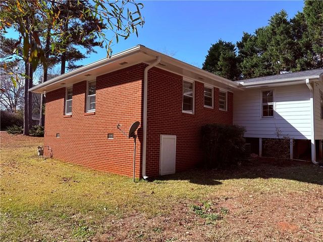 1226 Hickory SW Drive, Lilburn, GA 30047