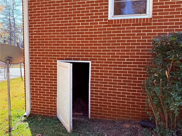 1226 Hickory SW Drive, Lilburn, GA 30047