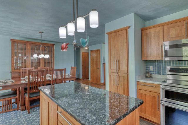 N2W31920 Twin Oaks DRIVE, Delafield, WI 53018