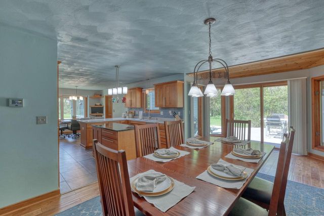 N2W31920 Twin Oaks DRIVE, Delafield, WI 53018