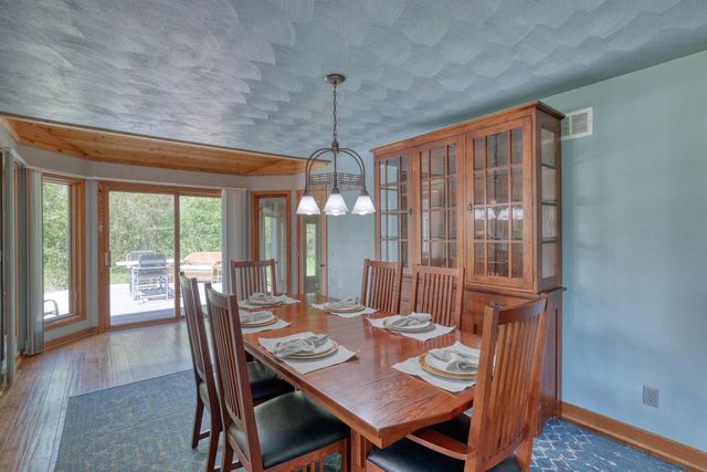 N2W31920 Twin Oaks DRIVE, Delafield, WI 53018