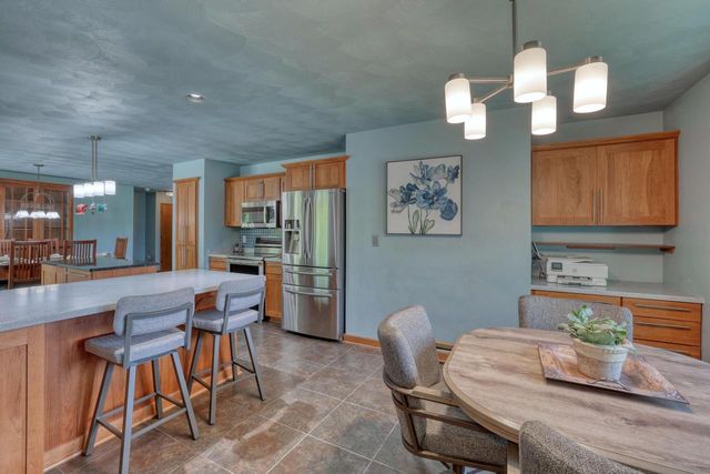 N2W31920 Twin Oaks DRIVE, Delafield, WI 53018