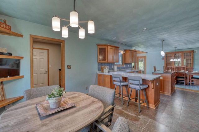 N2W31920 Twin Oaks DRIVE, Delafield, WI 53018