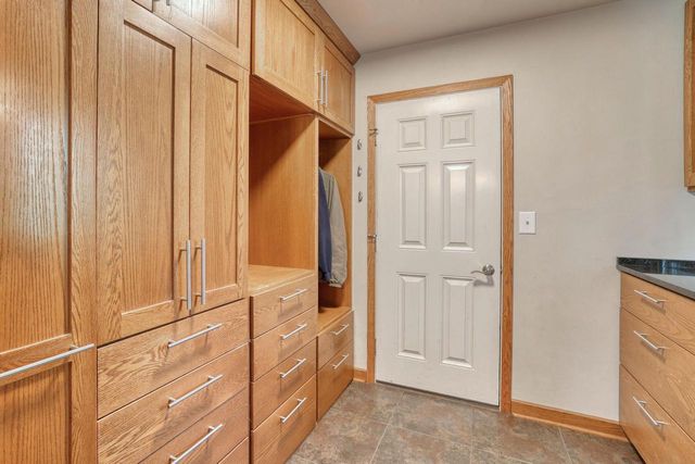 N2W31920 Twin Oaks DRIVE, Delafield, WI 53018