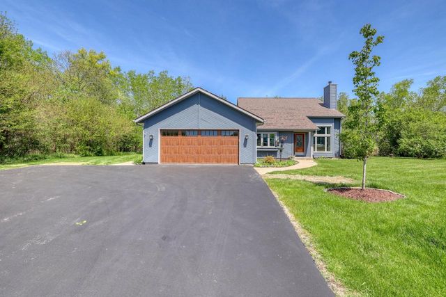 N2W31920 Twin Oaks DRIVE, Delafield, WI 53018