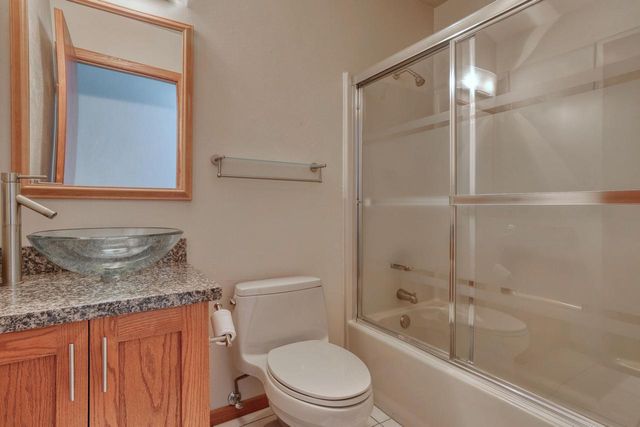 N2W31920 Twin Oaks DRIVE, Delafield, WI 53018