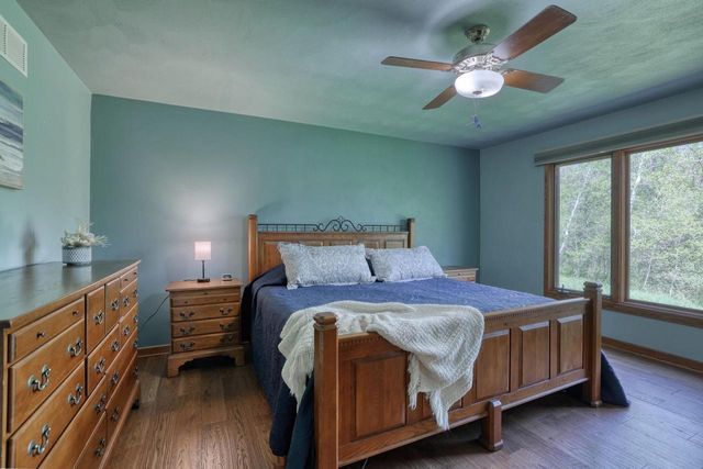 N2W31920 Twin Oaks DRIVE, Delafield, WI 53018