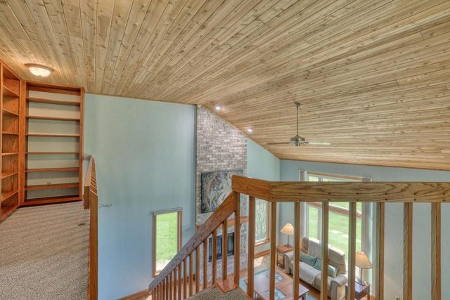 N2W31920 Twin Oaks DRIVE, Delafield, WI 53018