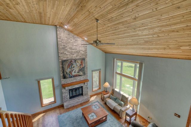 N2W31920 Twin Oaks DRIVE, Delafield, WI 53018