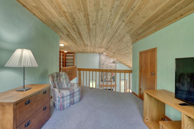 N2W31920 Twin Oaks DRIVE, Delafield, WI 53018