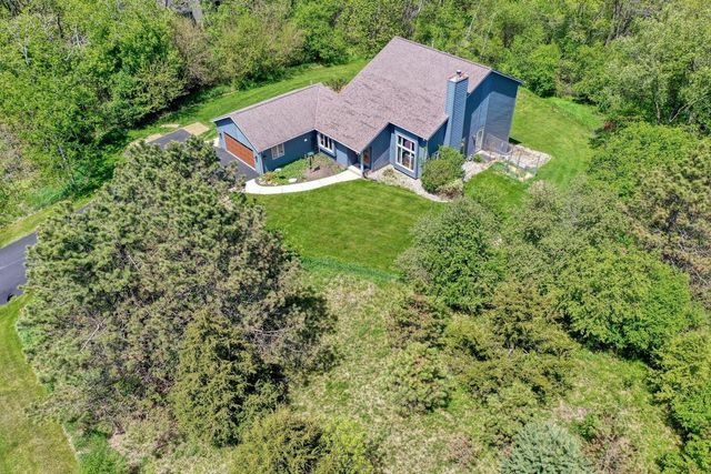 N2W31920 Twin Oaks DRIVE, Delafield, WI 53018