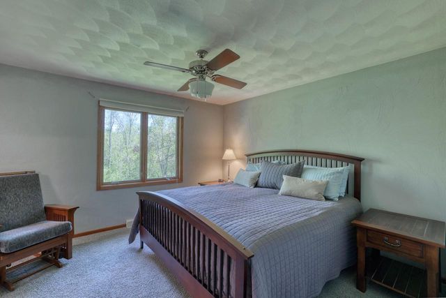 N2W31920 Twin Oaks DRIVE, Delafield, WI 53018