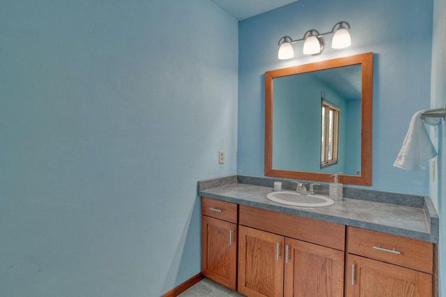 N2W31920 Twin Oaks DRIVE, Delafield, WI 53018