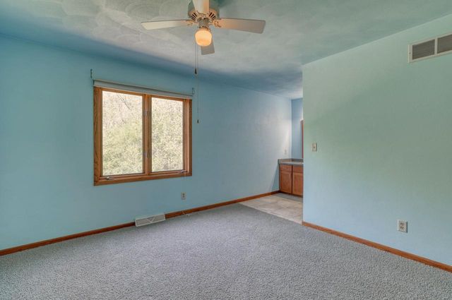 N2W31920 Twin Oaks DRIVE, Delafield, WI 53018