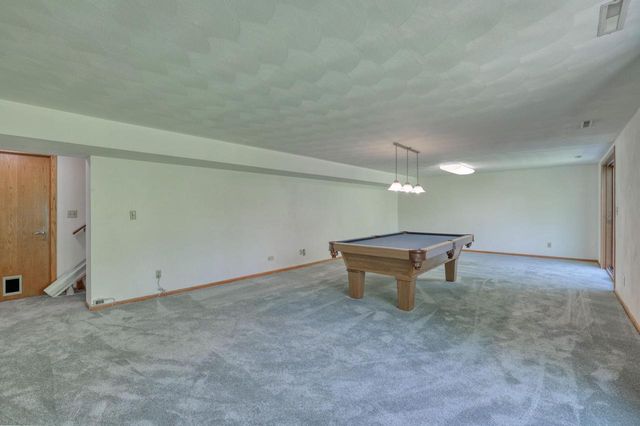 N2W31920 Twin Oaks DRIVE, Delafield, WI 53018