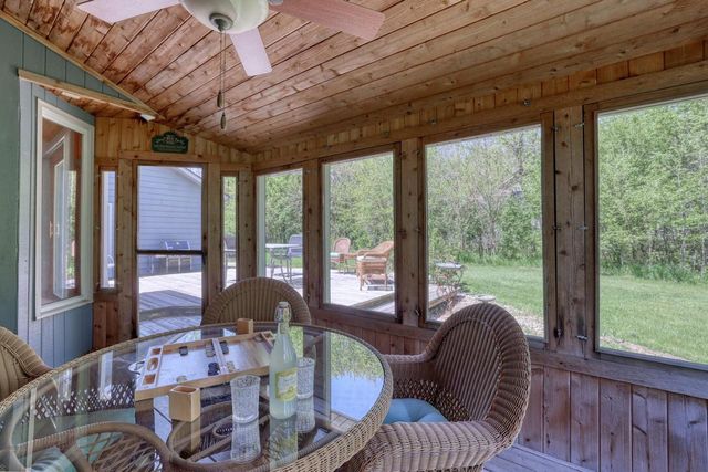 N2W31920 Twin Oaks DRIVE, Delafield, WI 53018