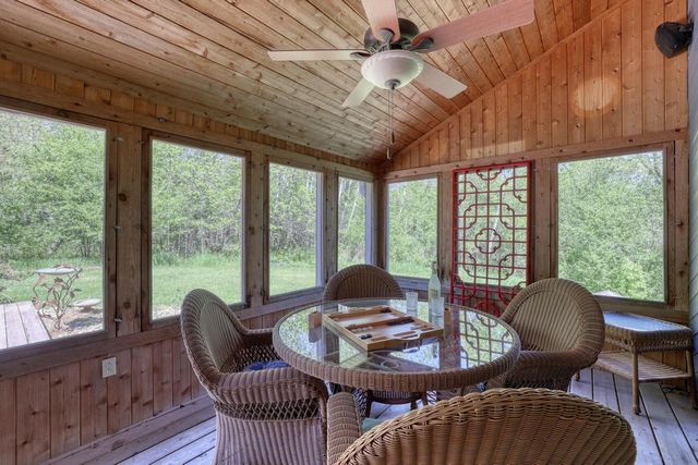 N2W31920 Twin Oaks DRIVE, Delafield, WI 53018