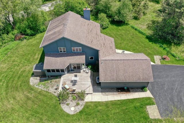 N2W31920 Twin Oaks DRIVE, Delafield, WI 53018