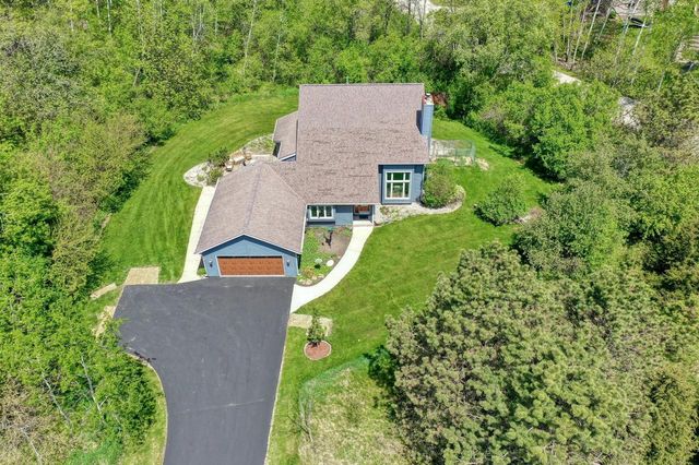 N2W31920 Twin Oaks DRIVE, Delafield, WI 53018