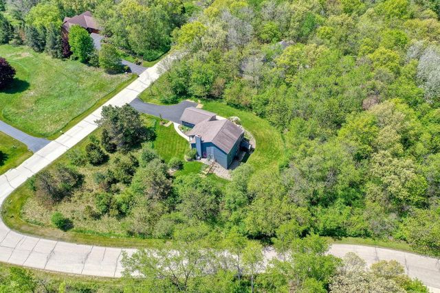 N2W31920 Twin Oaks DRIVE, Delafield, WI 53018