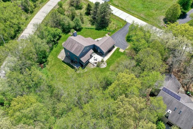N2W31920 Twin Oaks DRIVE, Delafield, WI 53018