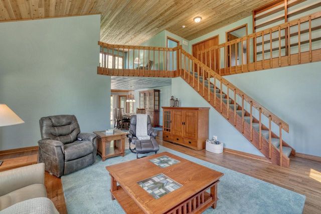 N2W31920 Twin Oaks DRIVE, Delafield, WI 53018