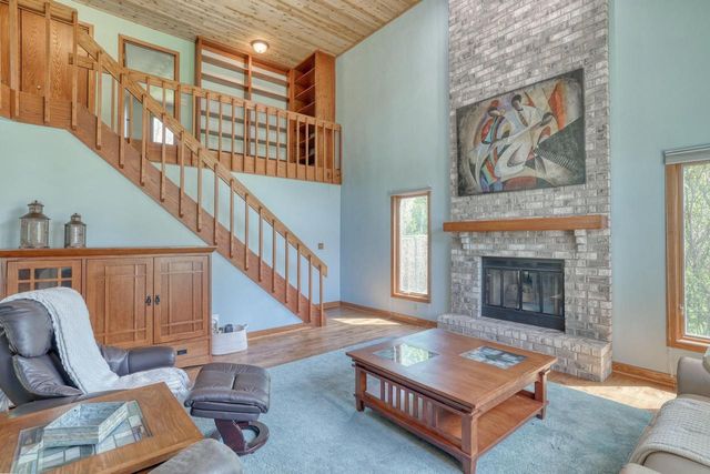 N2W31920 Twin Oaks DRIVE, Delafield, WI 53018