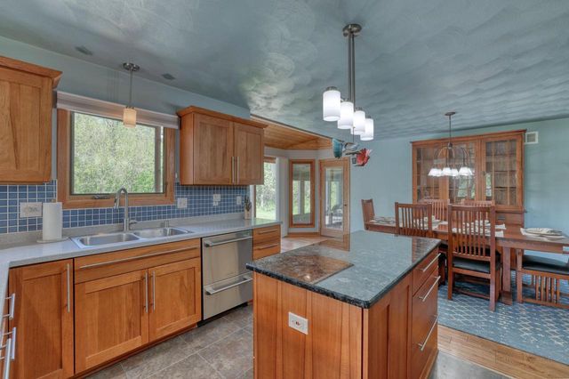 N2W31920 Twin Oaks DRIVE, Delafield, WI 53018