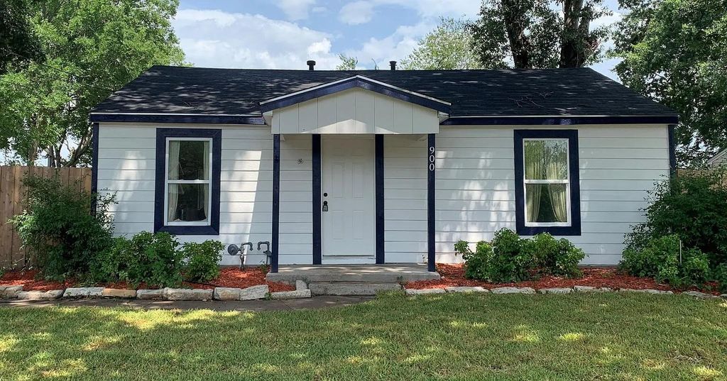 900 Carver Street, Mesquite, TX 75149