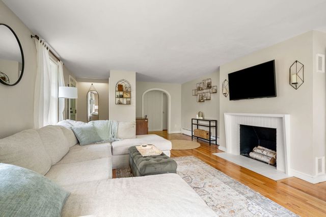 352 East Road, Hampstead, NH 03841
