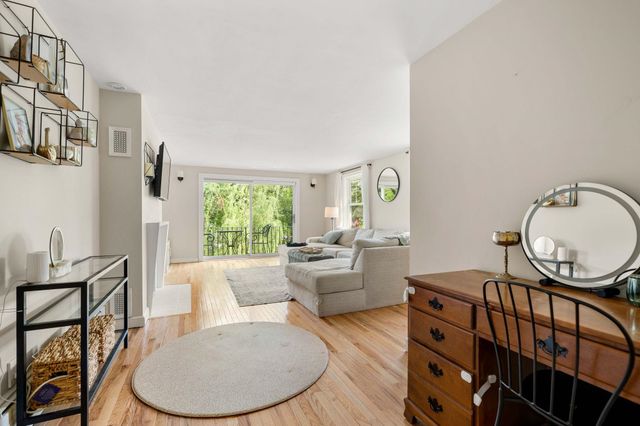 352 East Road, Hampstead, NH 03841