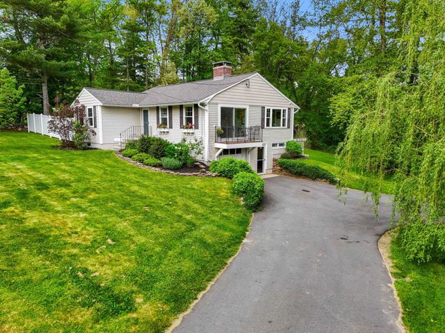 352 East Road, Hampstead, NH 03841