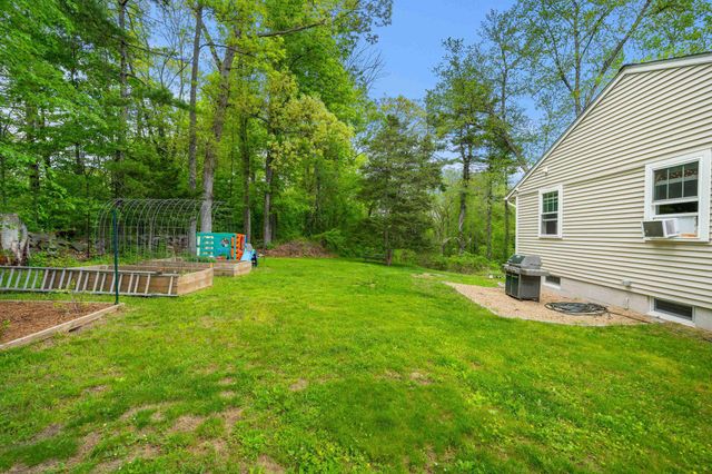 352 East Road, Hampstead, NH 03841